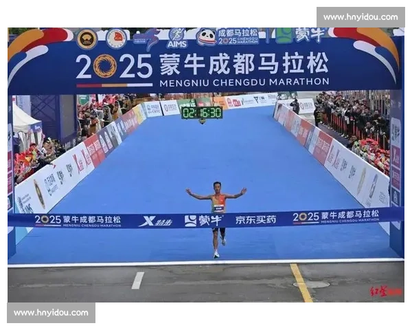 管油胜 21628 卫冕成马！冲线趴地藏着 12 年坚守